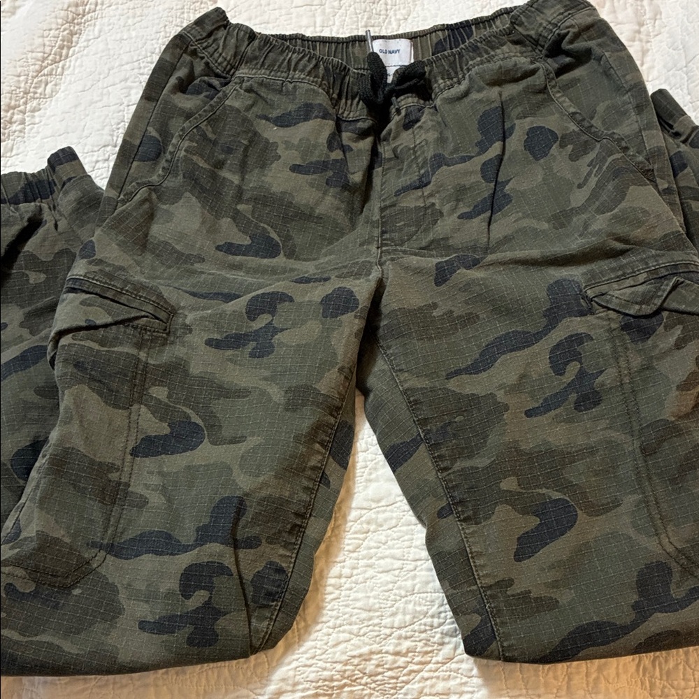 Old Navy Green Camouflage Cargo Pants